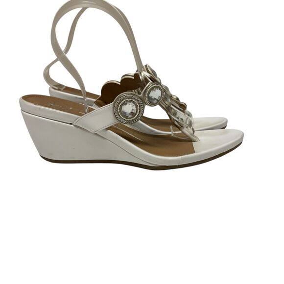 New Direction White Wedge Rhinestone Sandals Thong Strap Embellished - Picture 2 of 15